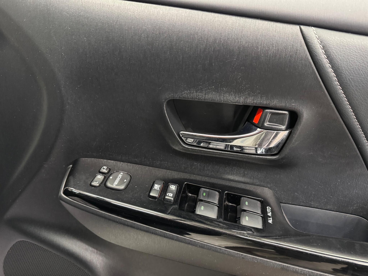 Used Toyota Prius+ for sale - 76606933: Photo 23