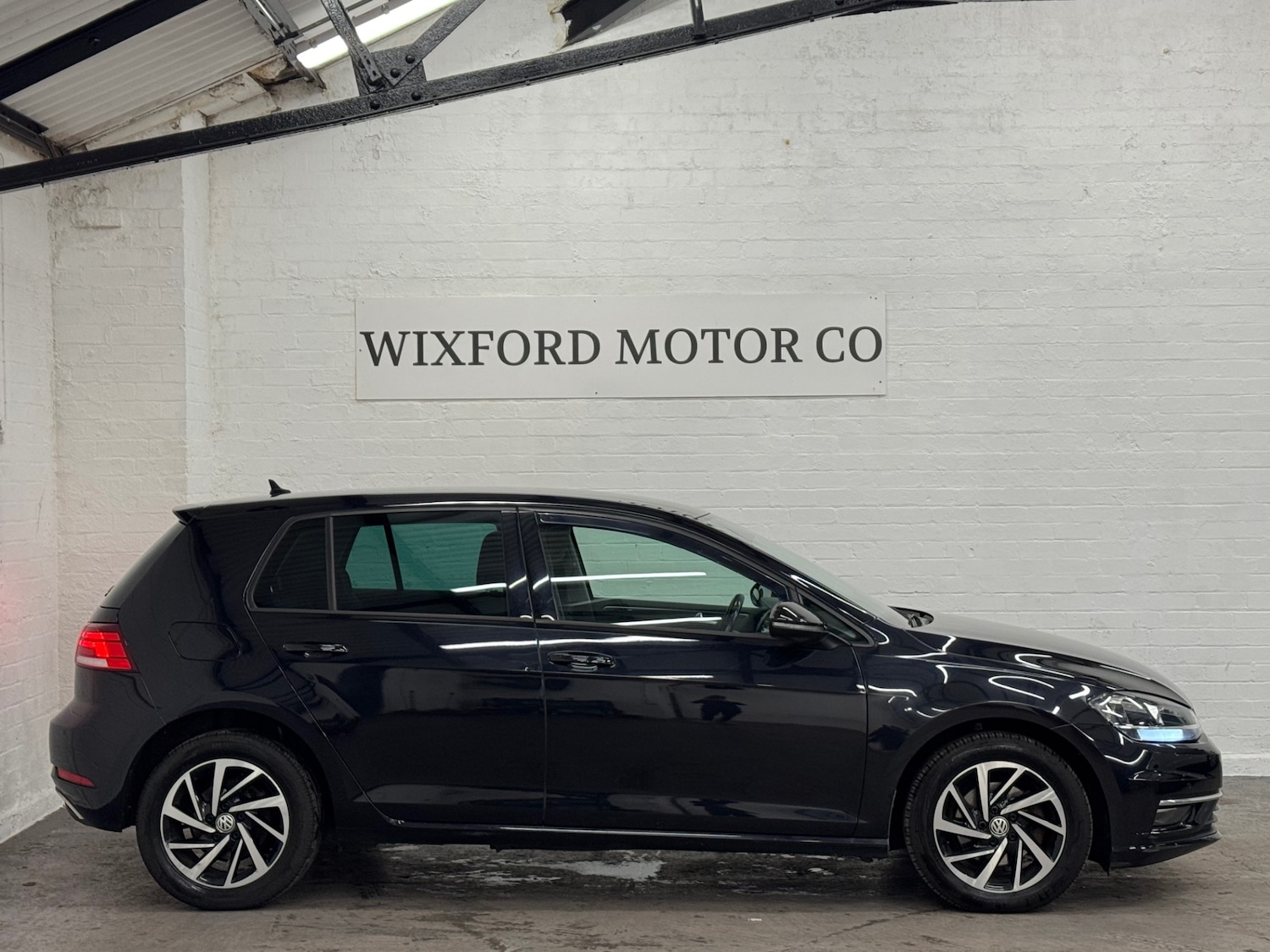 Used Volkswagen Golf 2019 for sale - 77137008: Photo 2