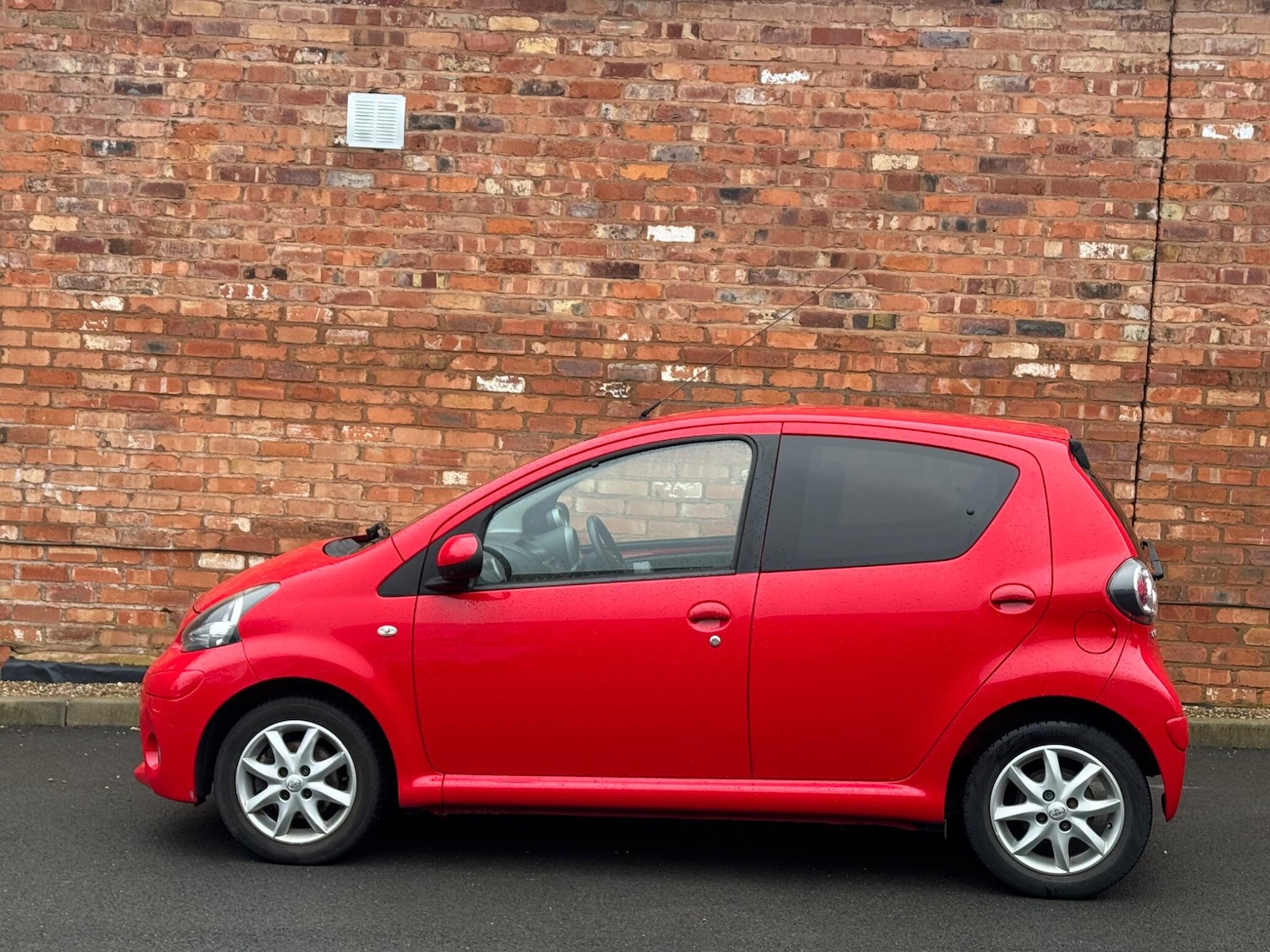 Used Toyota AYGO 2013 for sale - 77081770: Photo 12