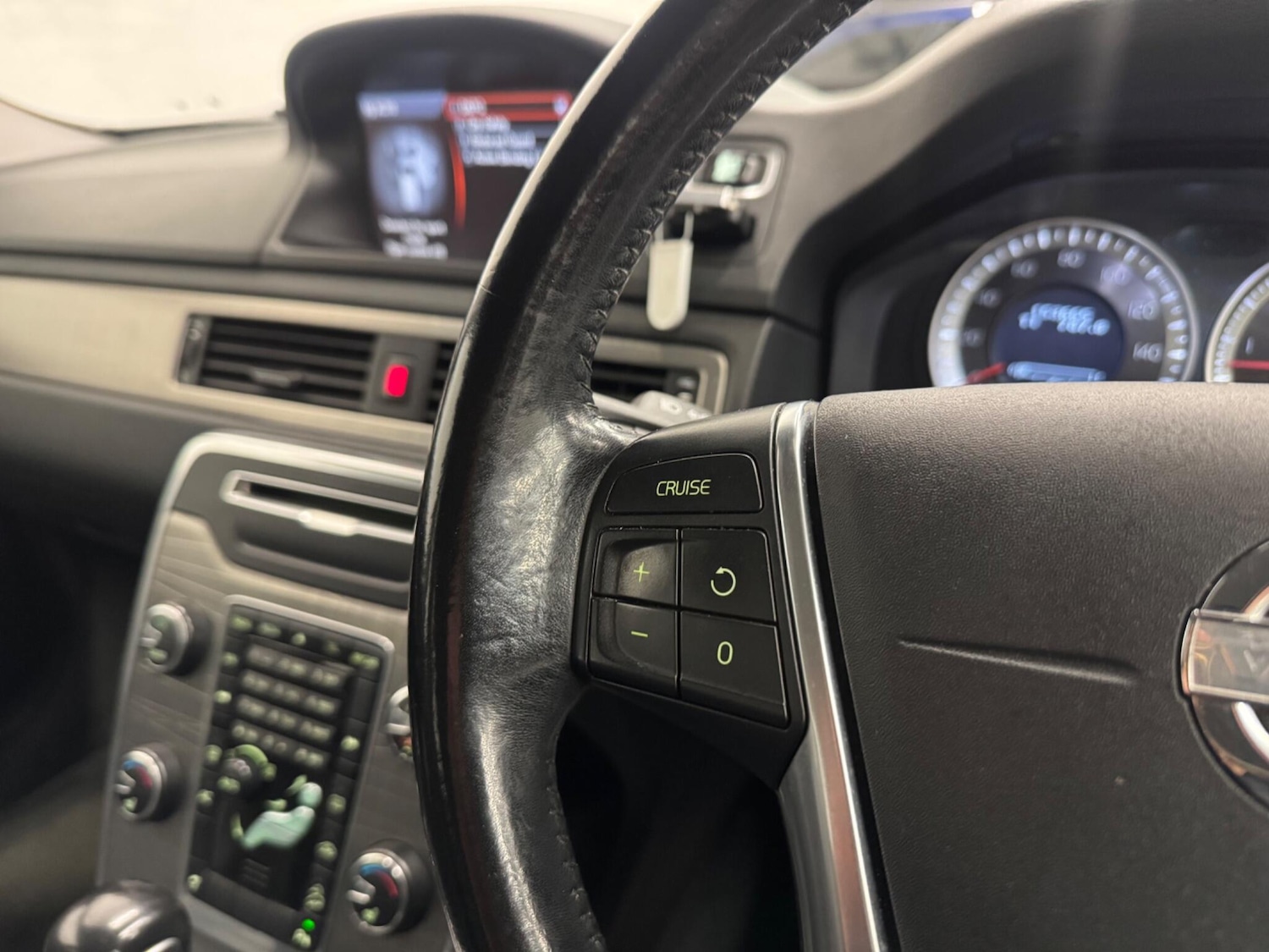 Used Volvo XC70 2012 for sale - 76886238: Photo 28