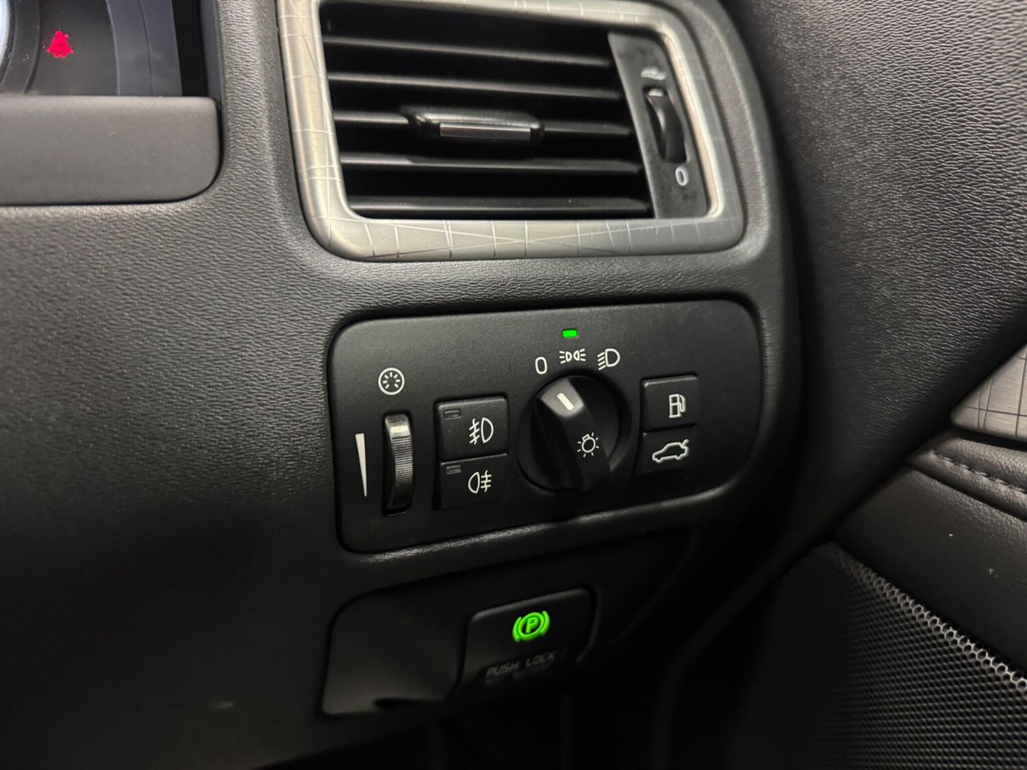 Used Volvo XC70 2012 for sale - 76886238: Photo 30