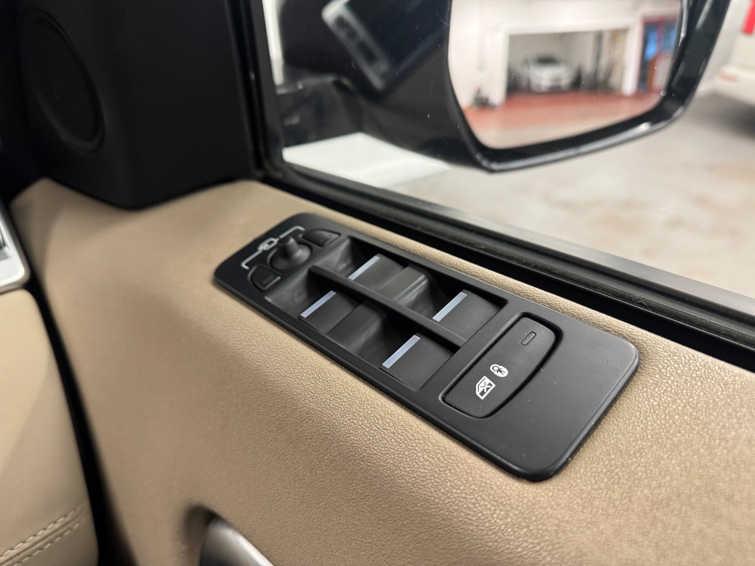 Used Land Rover Discovery Sport 2017 for sale - 77137018: Photo 28