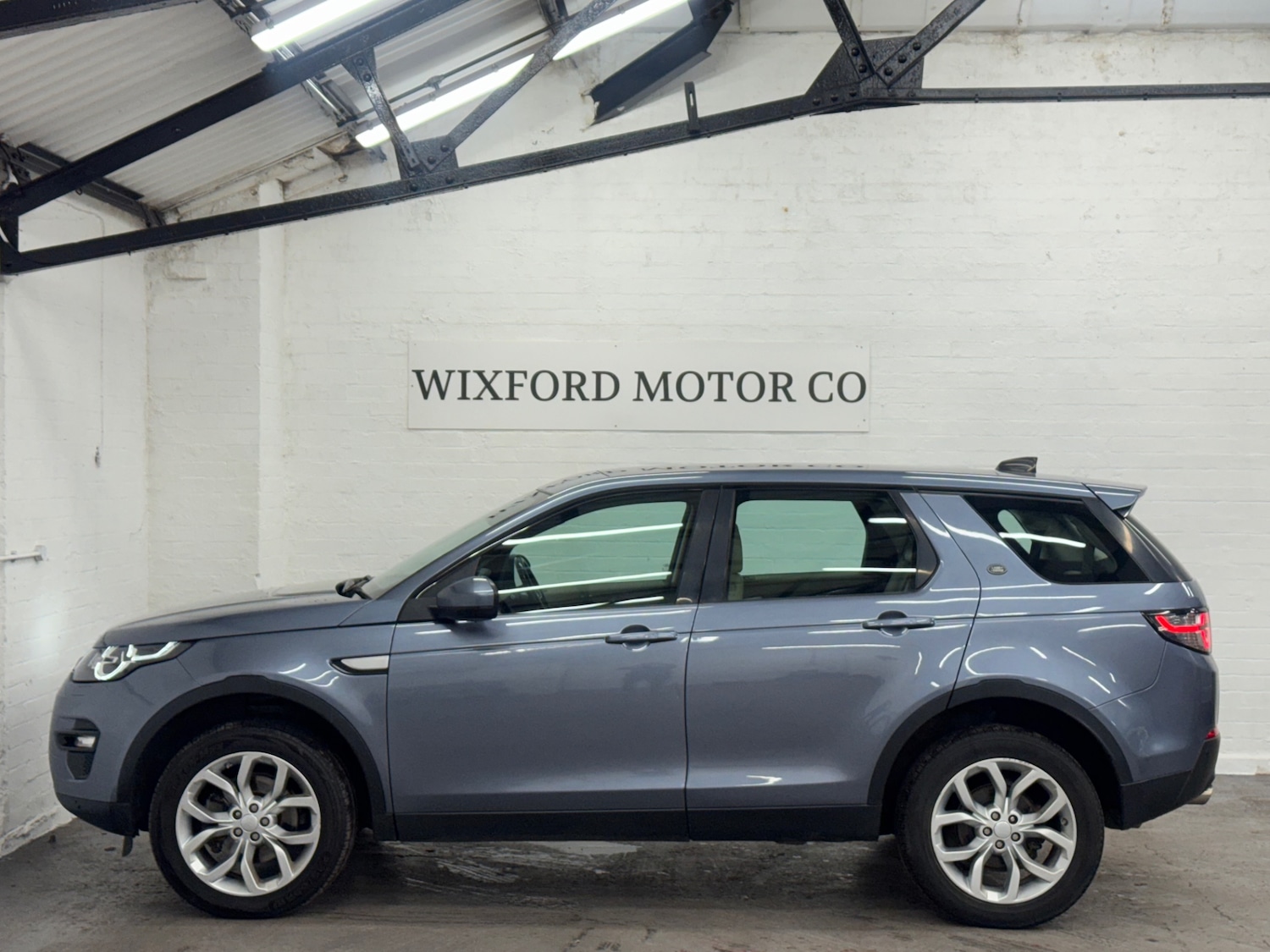 Used Land Rover Discovery Sport 2017 for sale - 77137018: Photo 3