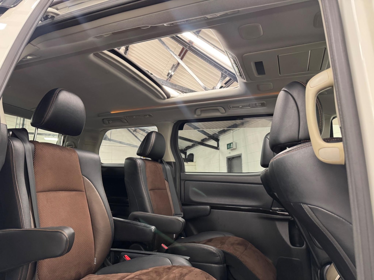 Used Toyota Alphard 2025 for sale - 76275999: Photo 18