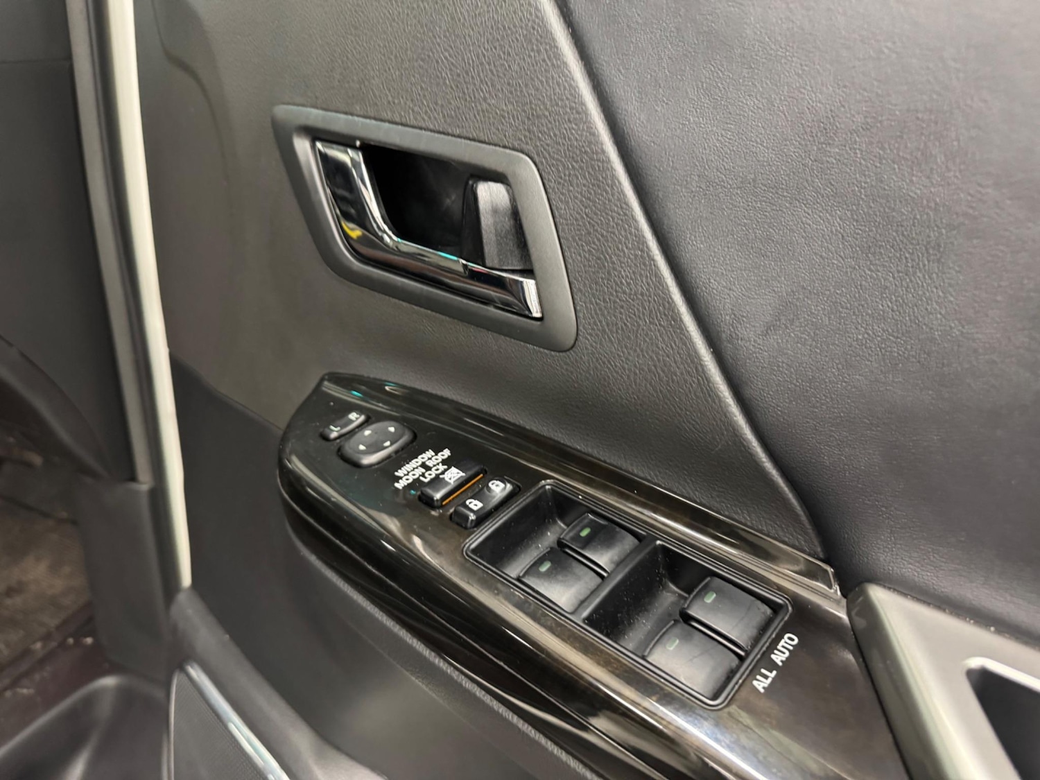 Used Toyota Alphard 2025 for sale - 76275999: Photo 37