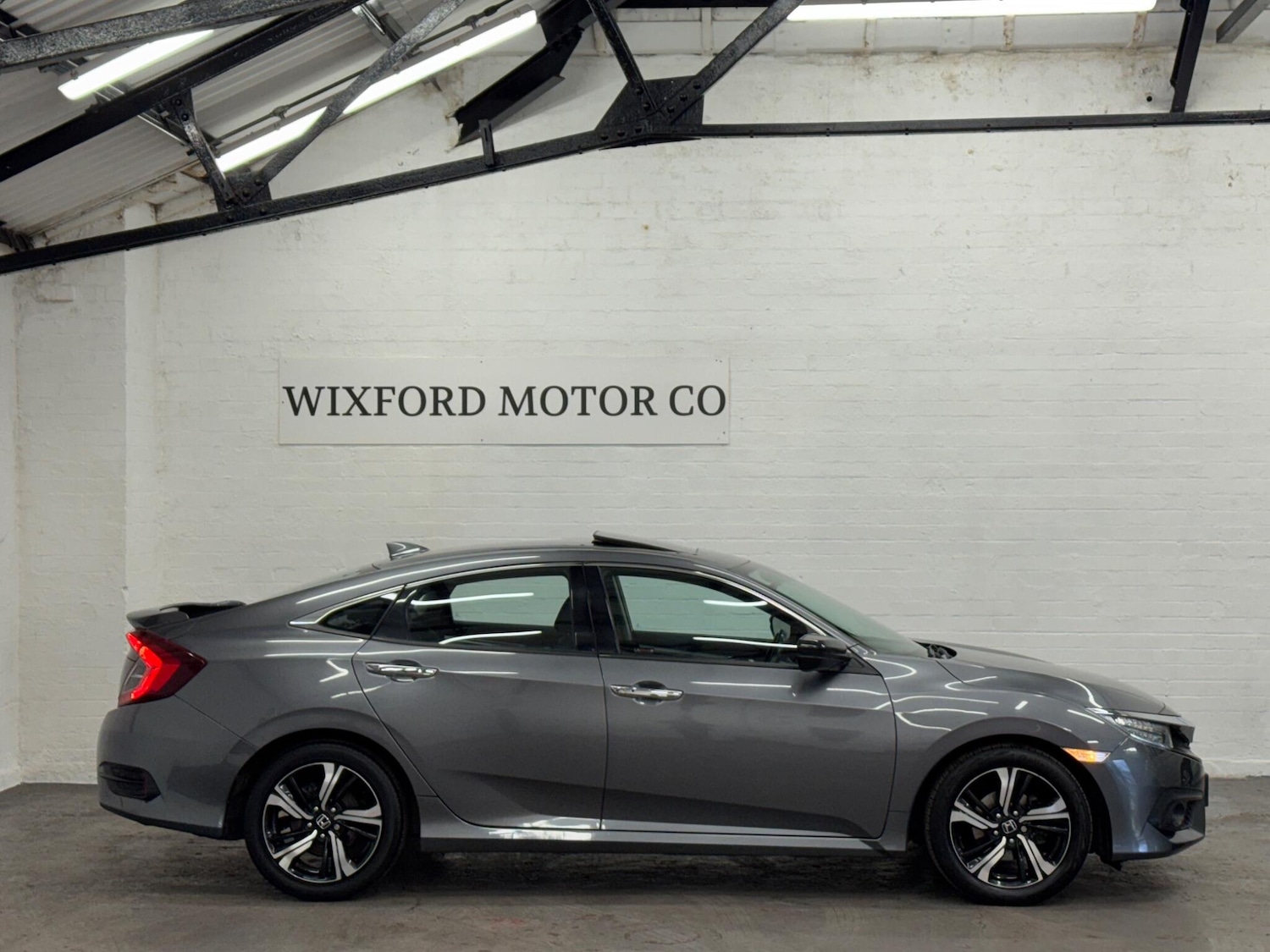 Used Honda Civic 2018 for sale - 76608224: Photo 2