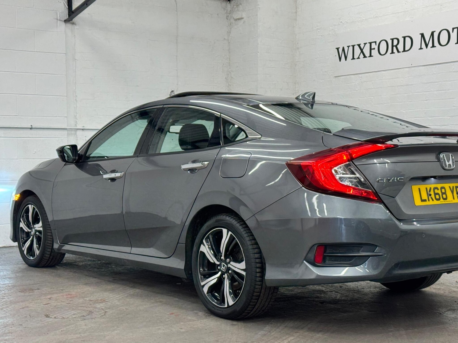Used Honda Civic 2018 for sale - 76608224: Photo 32