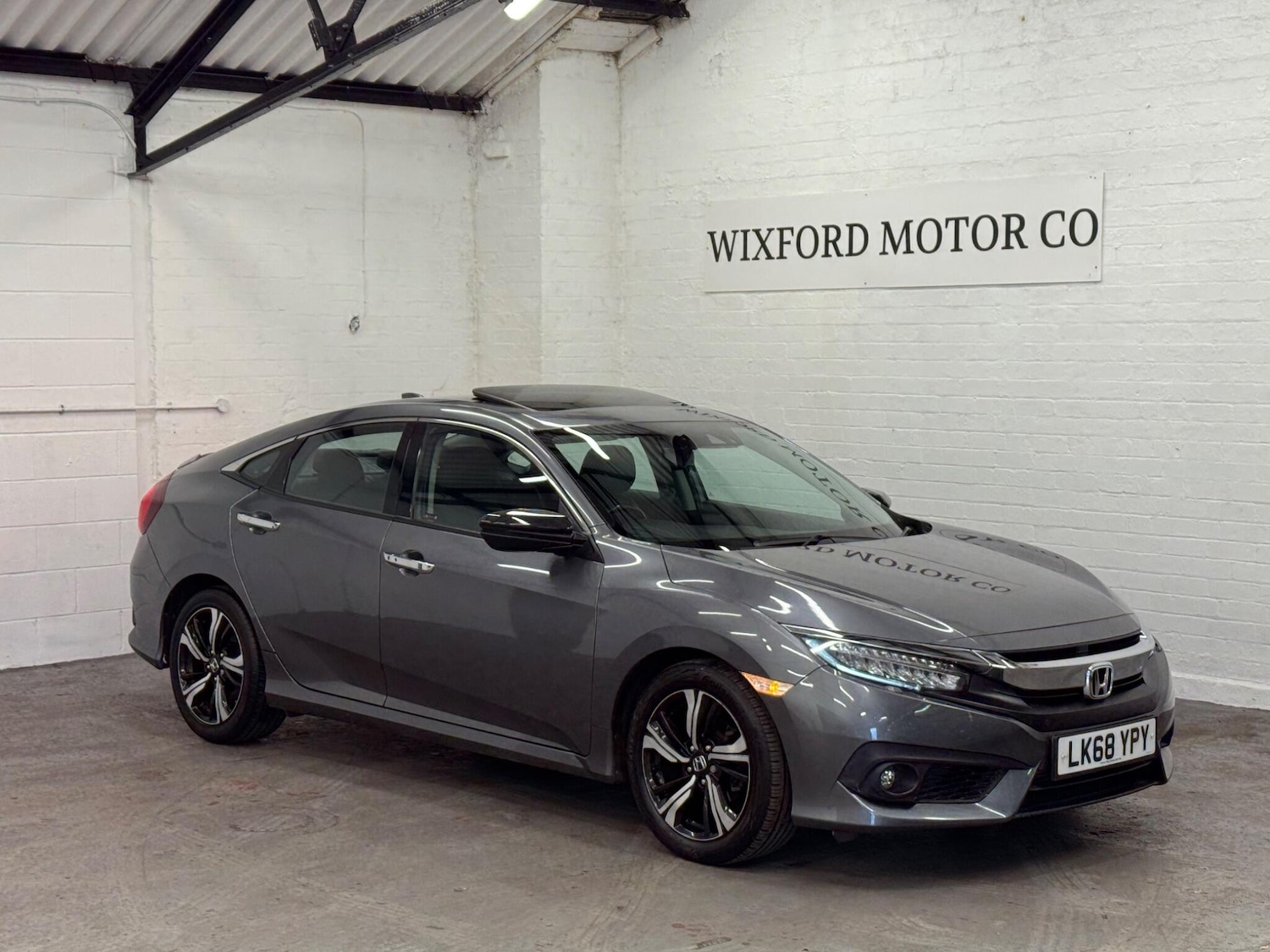 Used Honda Civic 2018 for sale - 76608224: Photo 4