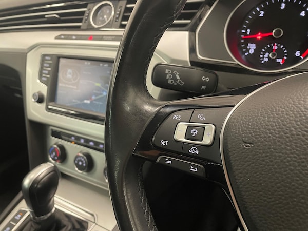Used Volkswagen Passat 2015 for sale - 76276031: Photo 28