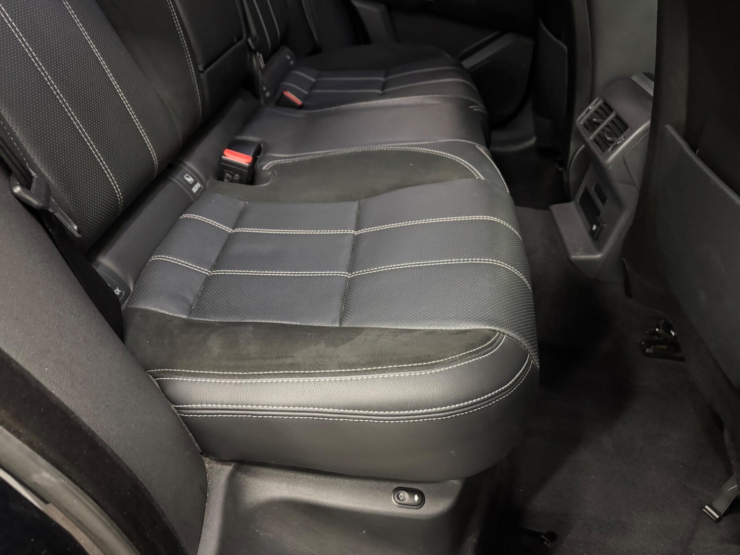 Used Land Rover Range Rover Velar 2018 for sale - 76714628: Photo 15