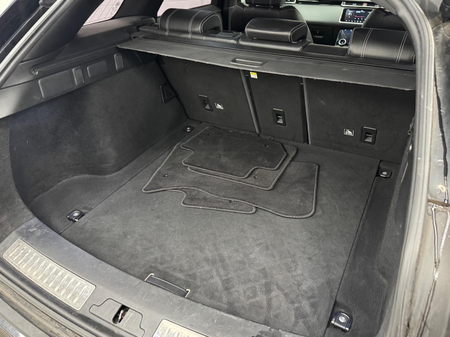 Used Land Rover Range Rover Velar 2018 for sale - 76714628: Photo 17