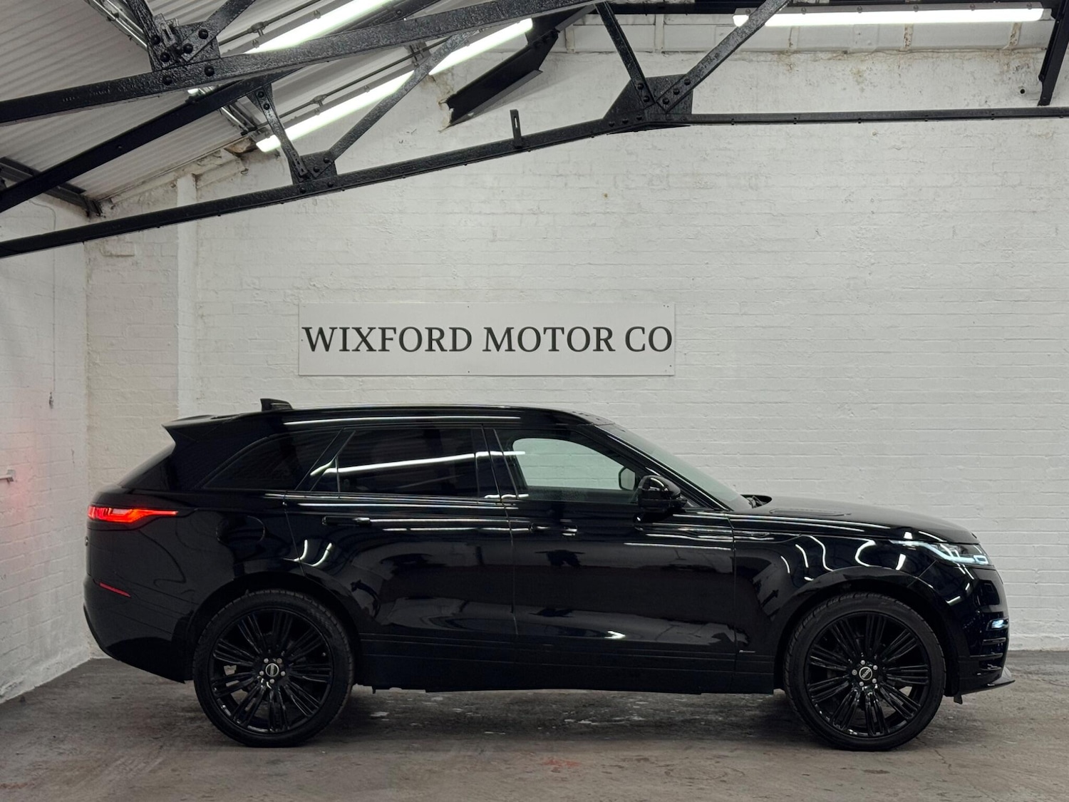 Used Land Rover Range Rover Velar 2018 for sale - 76714628: Photo 2