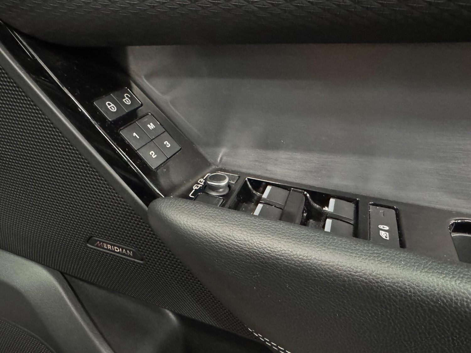 Used Land Rover Range Rover Velar 2018 for sale - 76714628: Photo 28