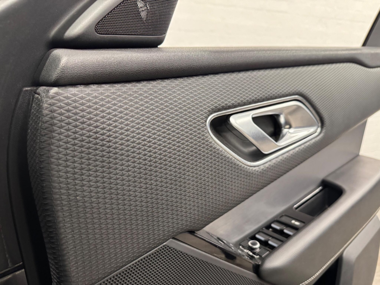 Used Land Rover Range Rover Velar 2018 for sale - 76714628: Photo 29