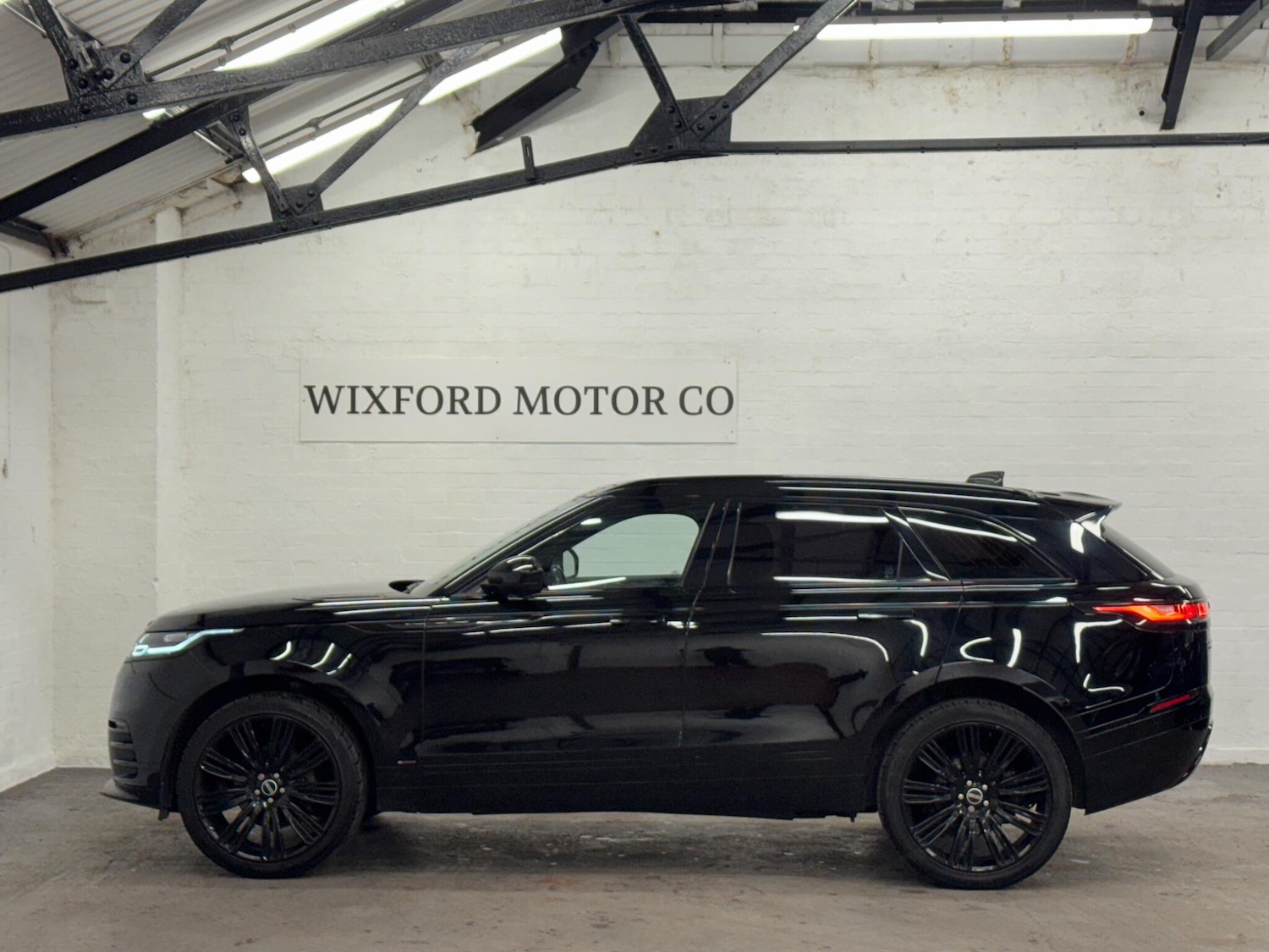 Used Land Rover Range Rover Velar 2018 for sale - 76714628: Photo 3