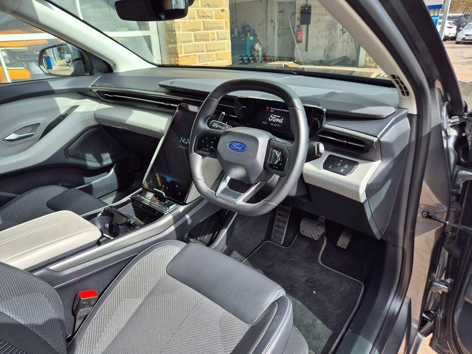 Used Ford Explorer 2024 for sale - 78148079: Photo 12