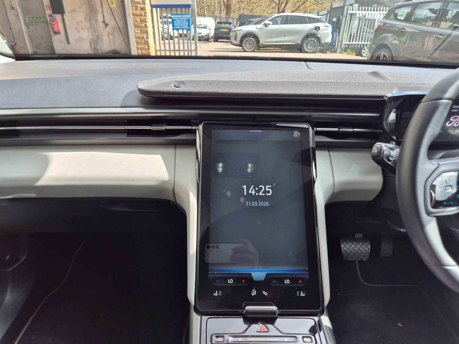 Used Ford Explorer 2024 for sale - 78148079: Photo 17