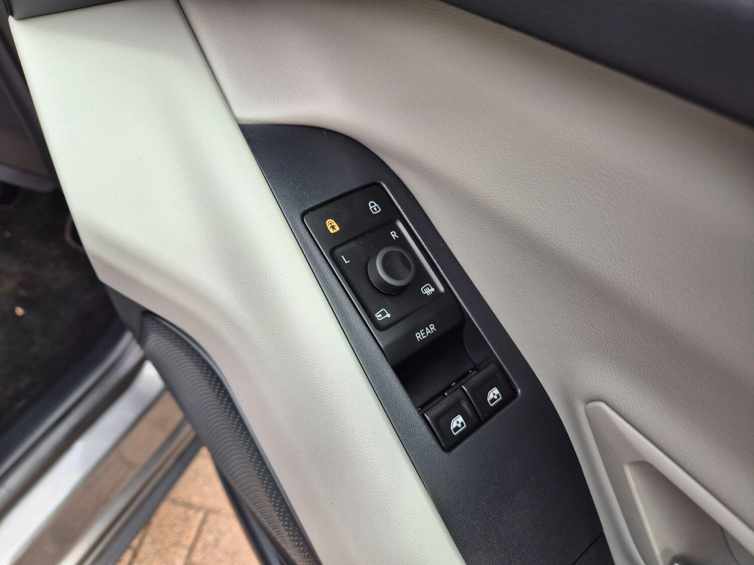 Used Ford Explorer 2024 for sale - 78148079: Photo 20