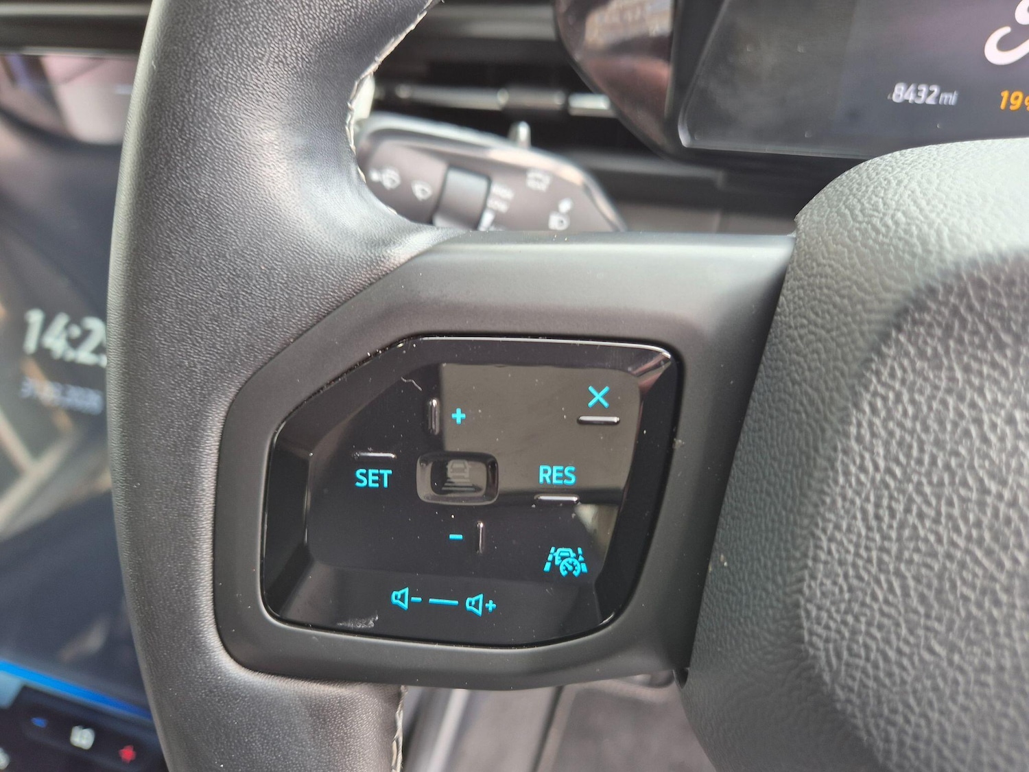 Used Ford Explorer 2024 for sale - 78148079: Photo 9