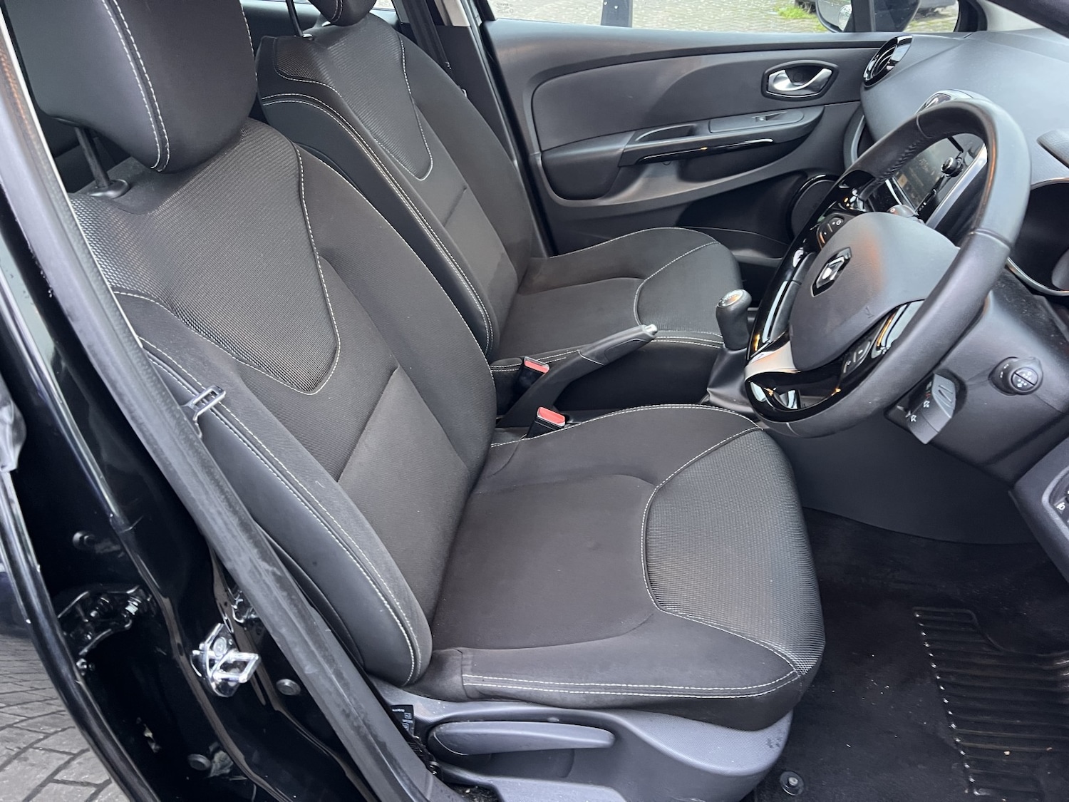 Used Renault Clio 2015 for sale - 77370672: Photo 5