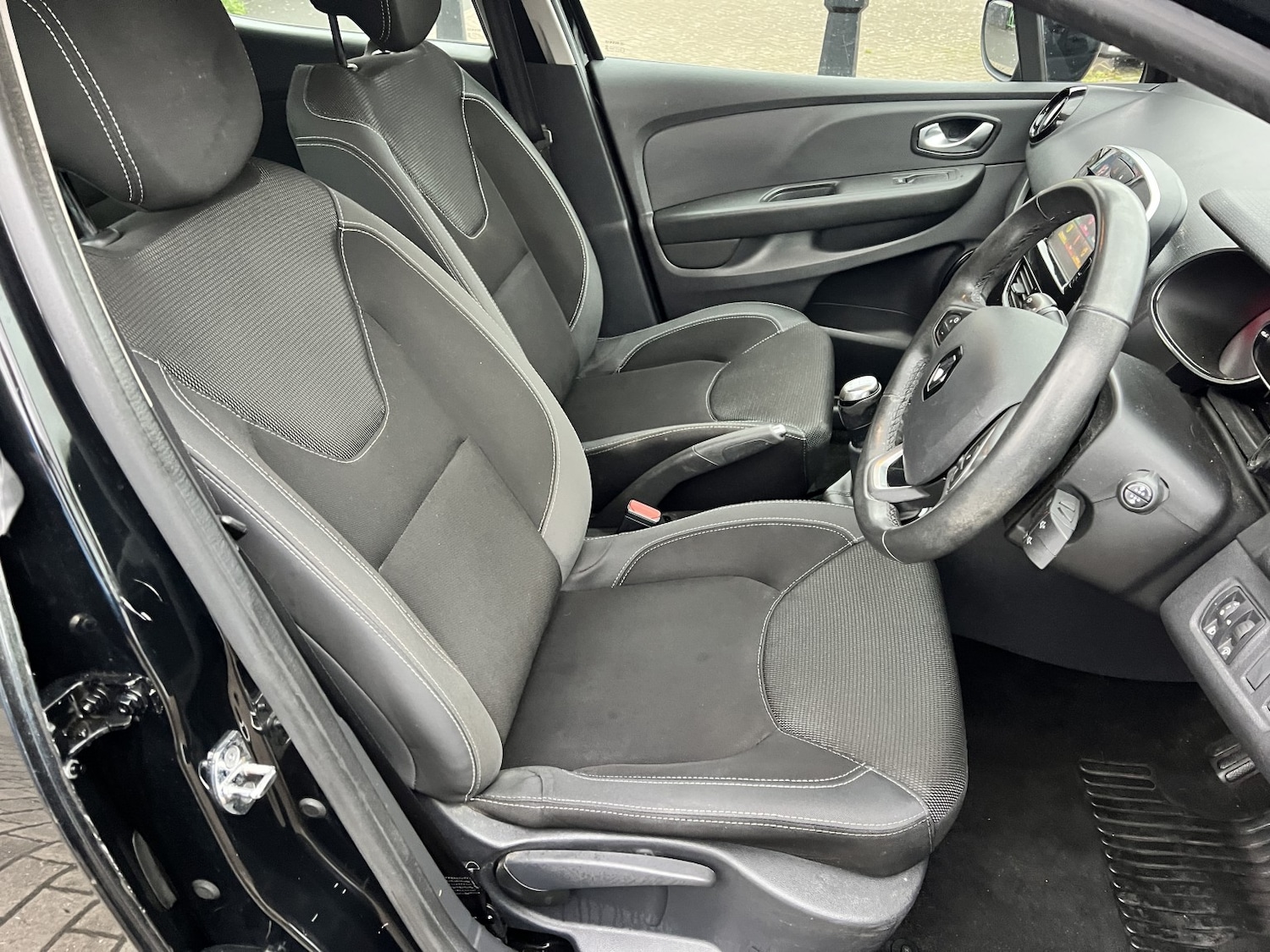 Used Renault Clio 2017 for sale - 77118586: Photo 5