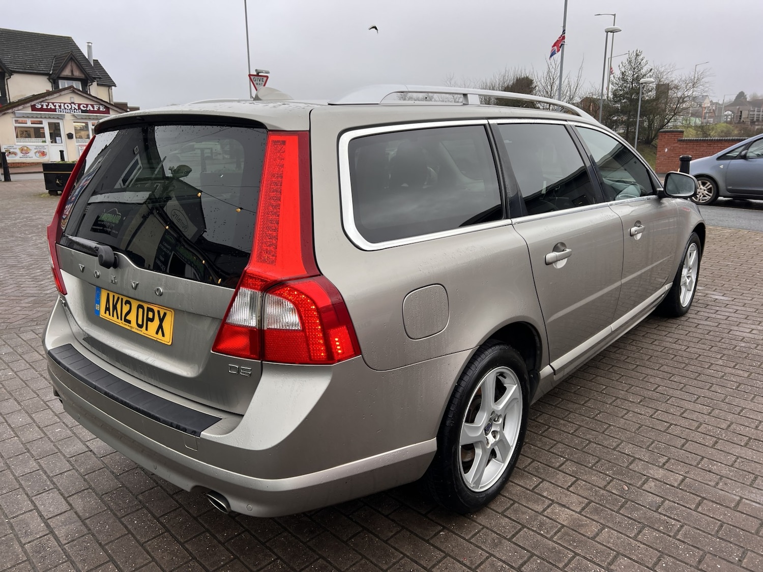 Used Volvo V70 2012 for sale - 77370707: Photo 4