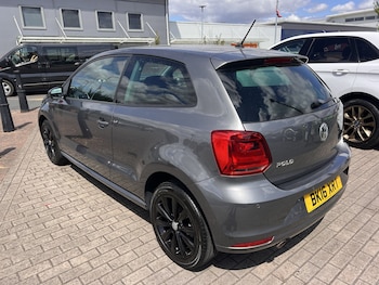 Used Volkswagen Polo 2016 for sale - 79395165: Photo