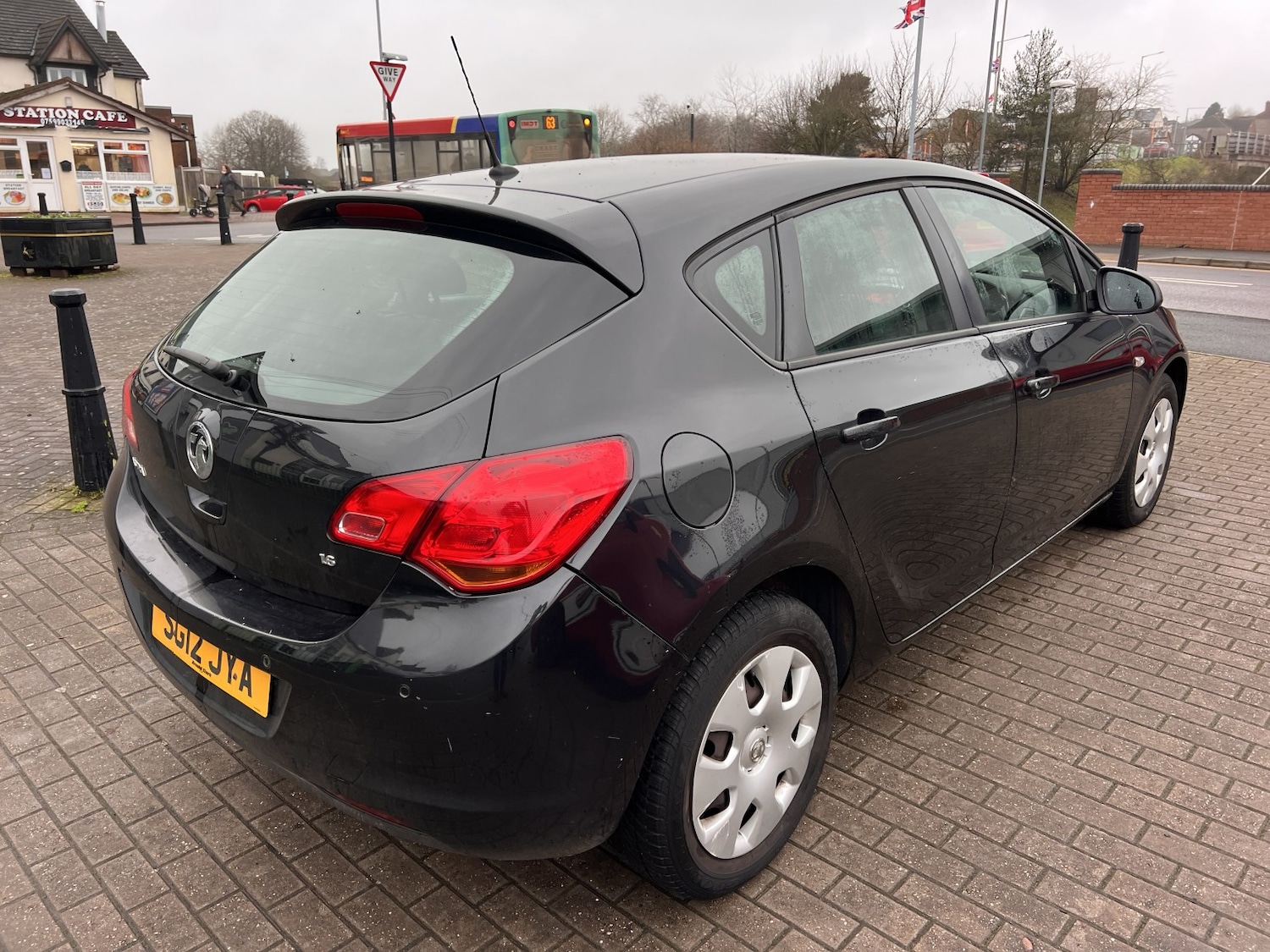 Used Vauxhall Astra 2012 for sale - 77370710: Photo 3