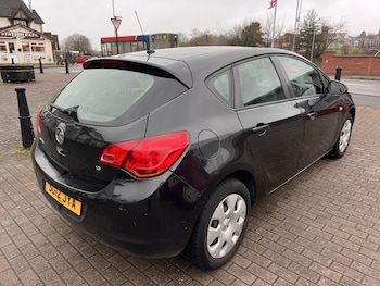 Used Vauxhall Astra 2012 for sale - 77370710: Photo