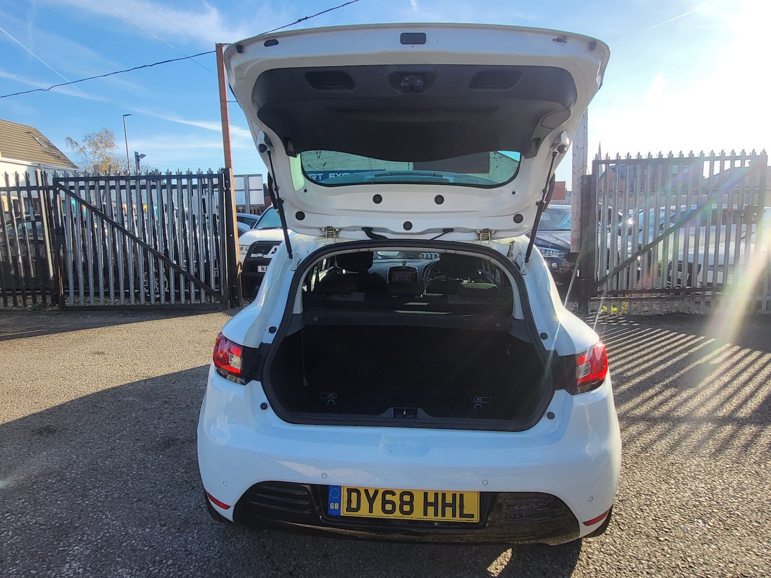 Used Renault Clio 2018 for sale - 76960726: Photo 11