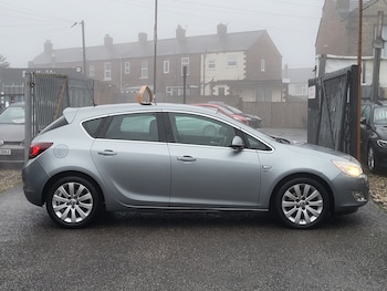 Used Vauxhall Astra 2011 for sale - 77019430: Photo