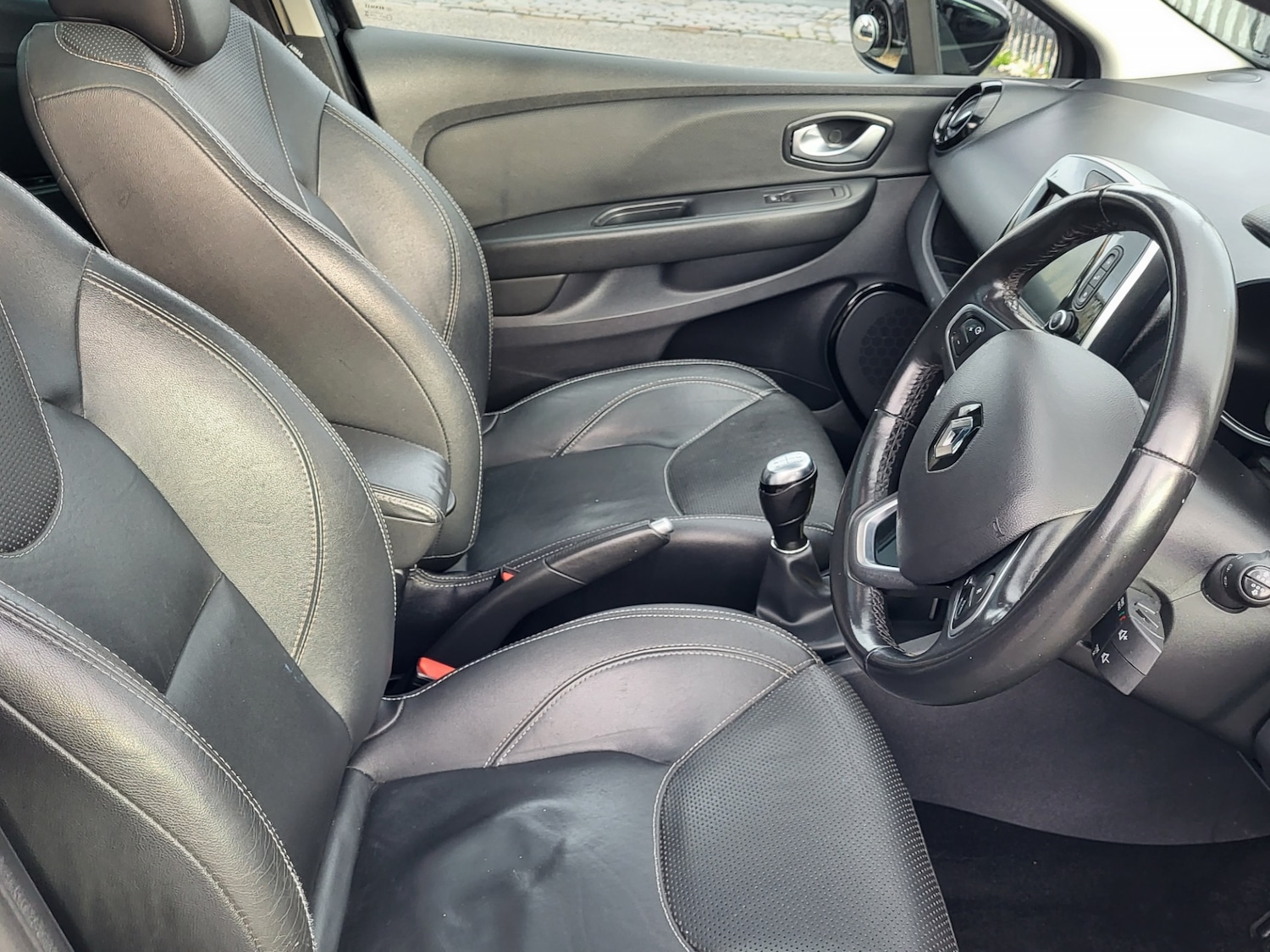 Used Renault Clio 2018 for sale - 76960737: Photo 28