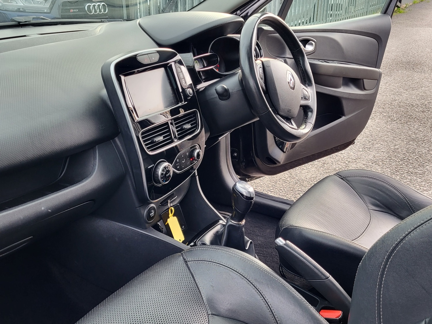 Used Renault Clio 2018 for sale - 76960737: Photo 9