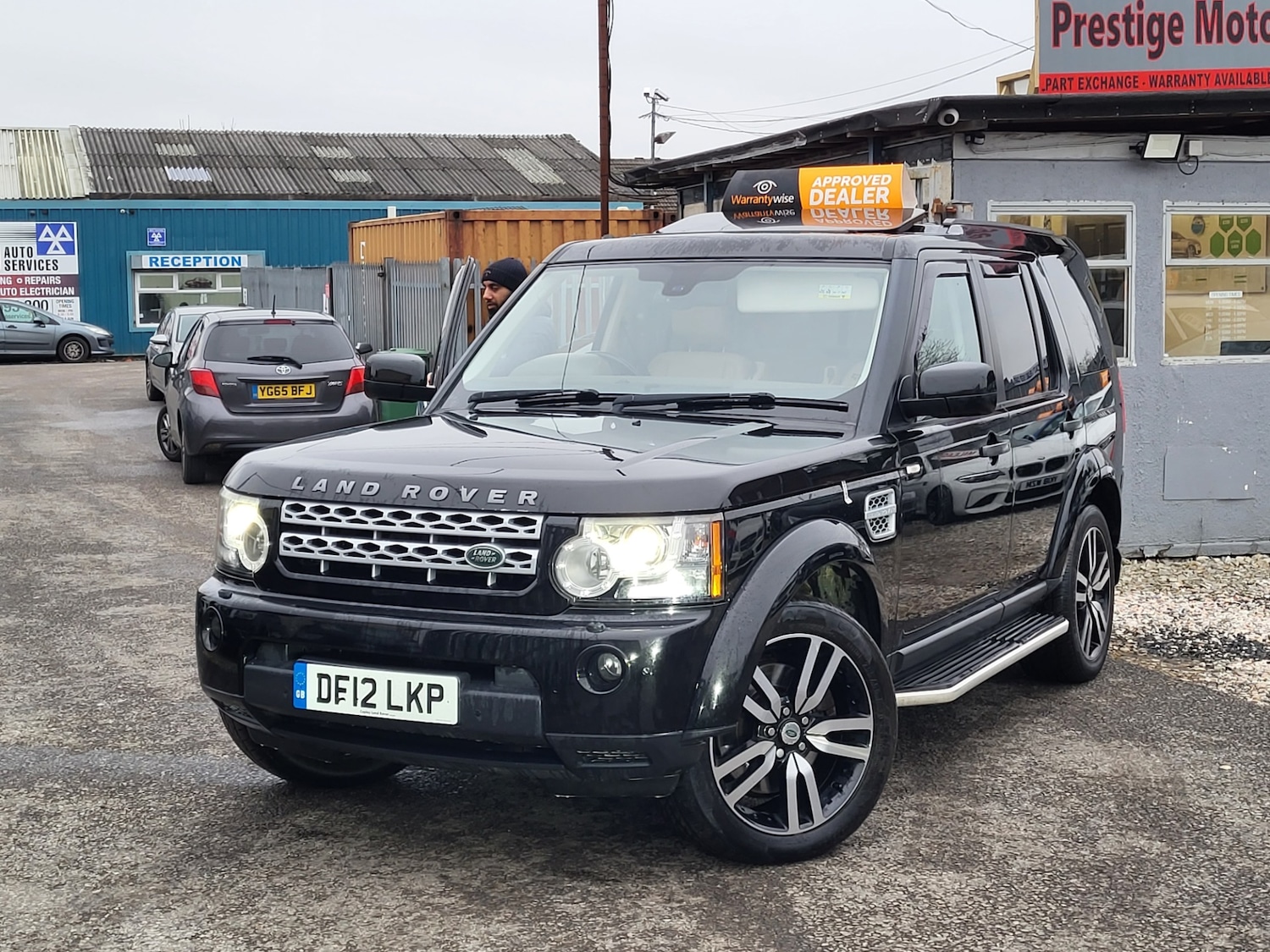 Used Land Rover Discovery 2012 for sale - 77418286: Photo 2