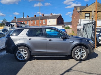 Used Land Rover Discovery Sport 2017 for sale - 79367204: Photo