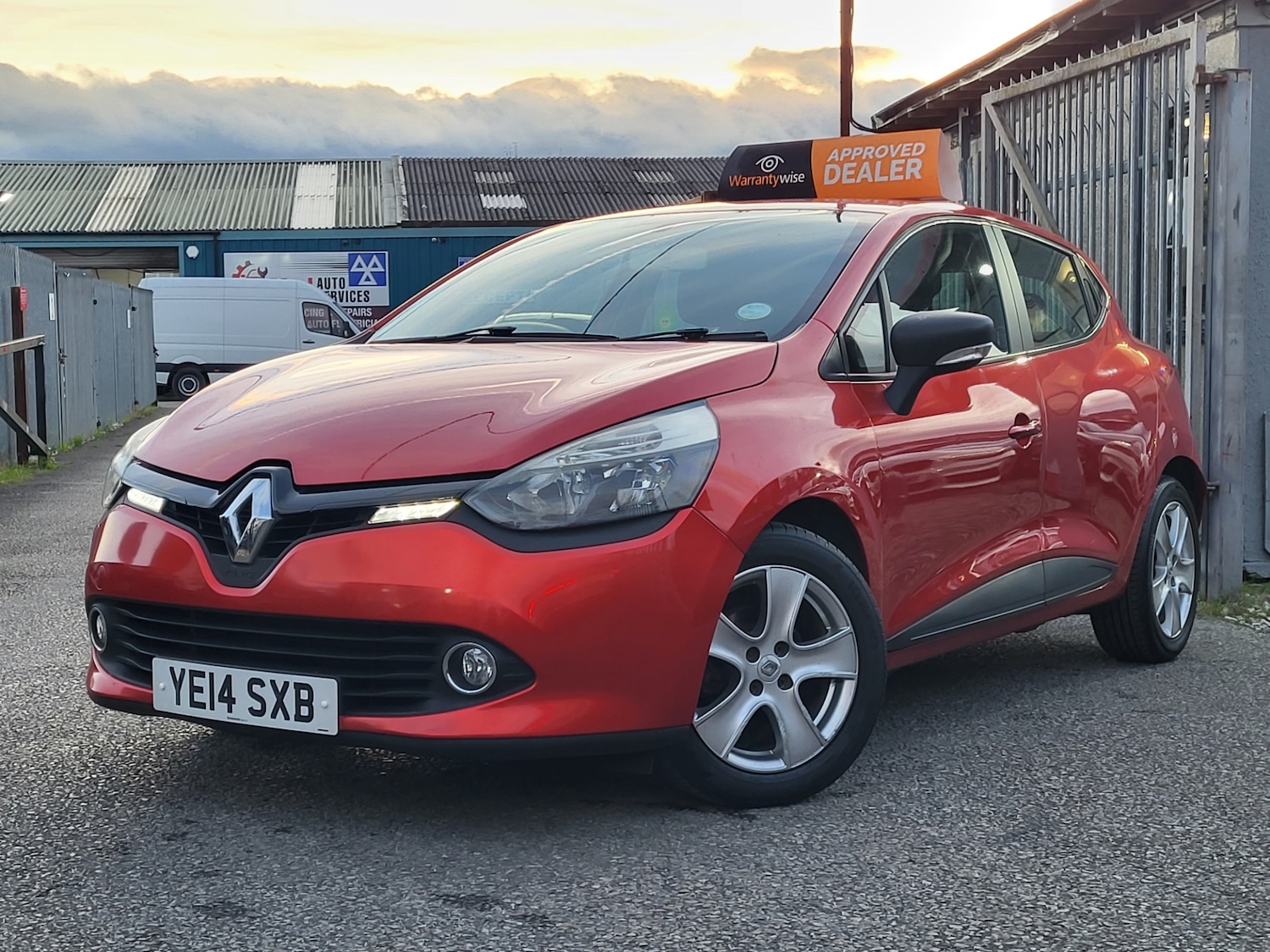 Used Renault Clio 2014 for sale - 76960329: Photo 14