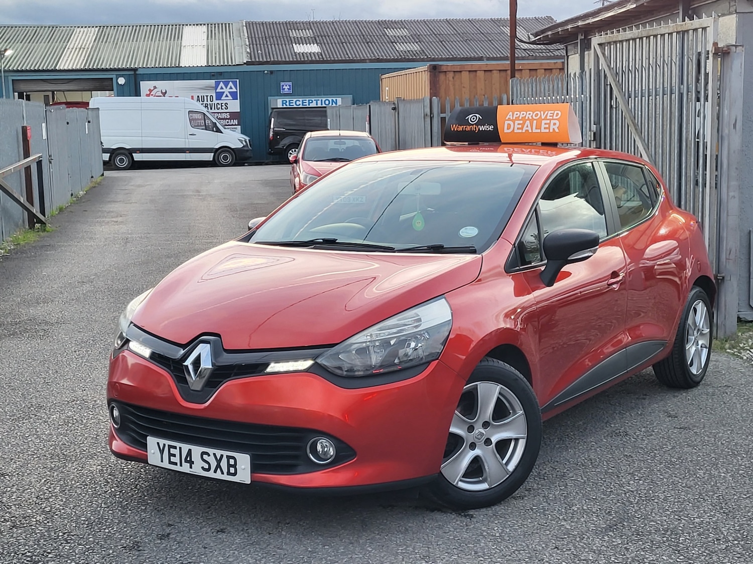 Used Renault Clio 2014 for sale - 76960329: Photo 3