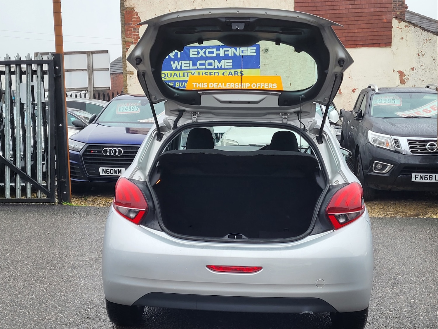 Used Peugeot 208 2015 for sale - 77460403: Photo 10