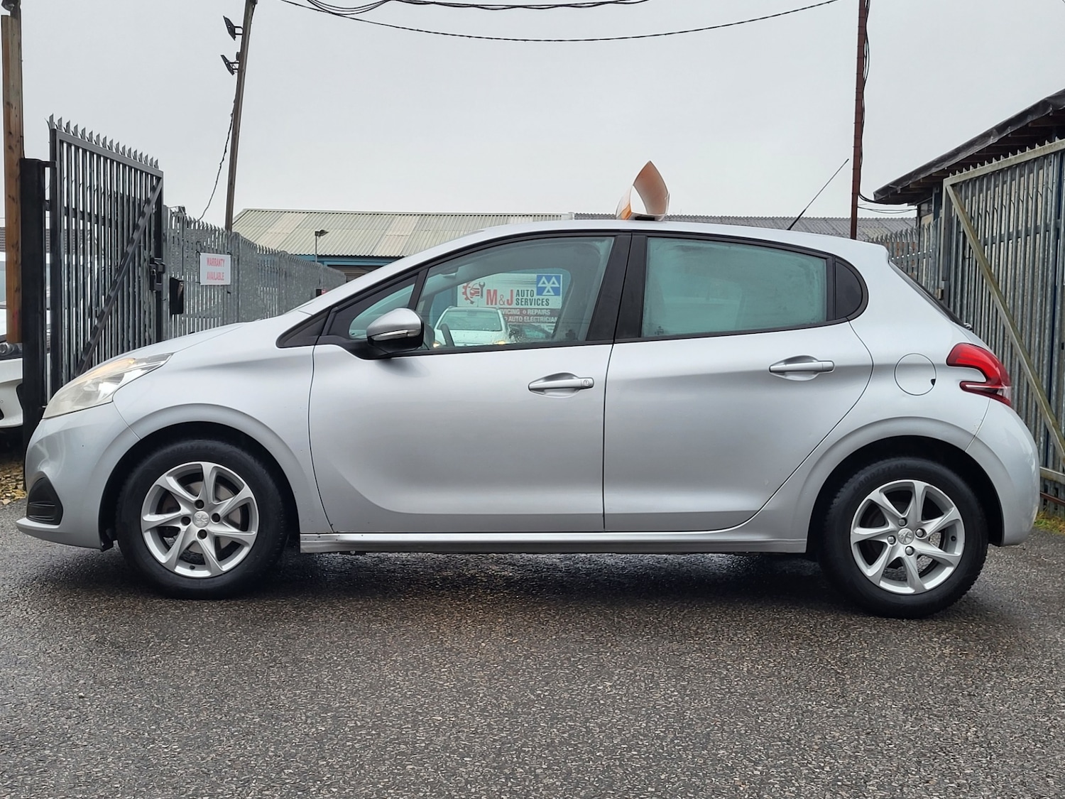 Used Peugeot 208 2015 for sale - 77460403: Photo 15