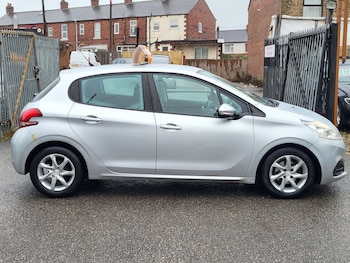 Used Peugeot 208 2015 for sale - 77460403: Photo