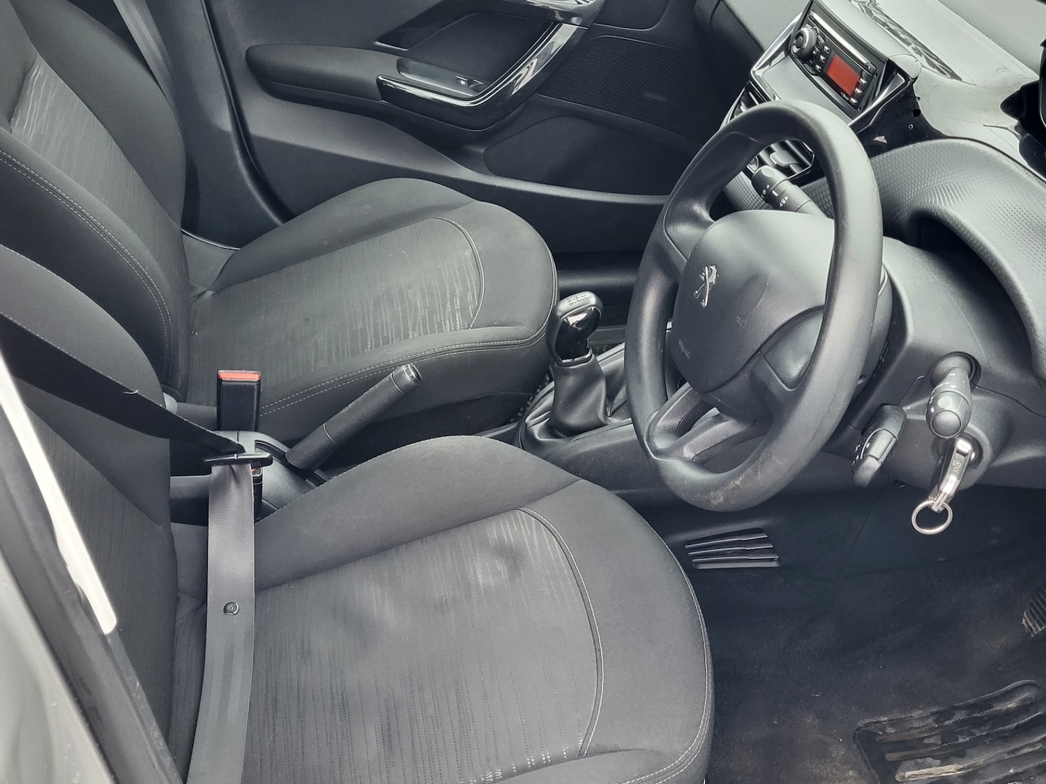 Used Peugeot 208 2015 for sale - 77460403: Photo 6