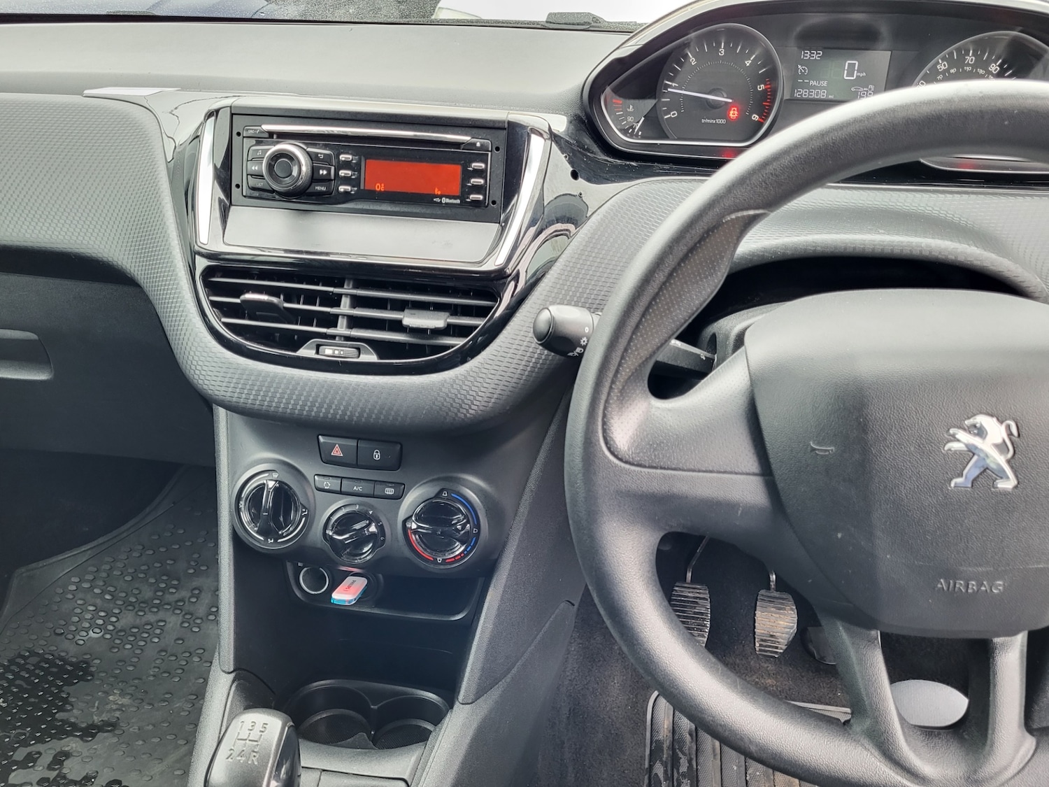 Used Peugeot 208 2015 for sale - 77460403: Photo 7