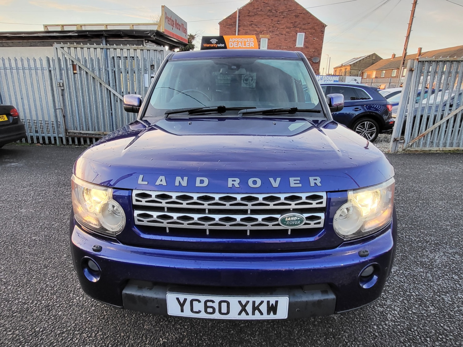 Used Land Rover Discovery 2010 for sale - 76958232: Photo 2