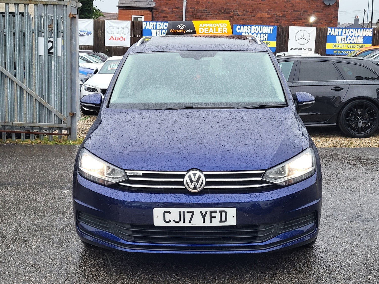 Used Volkswagen Touran 2017 for sale - 76958608: Photo 2