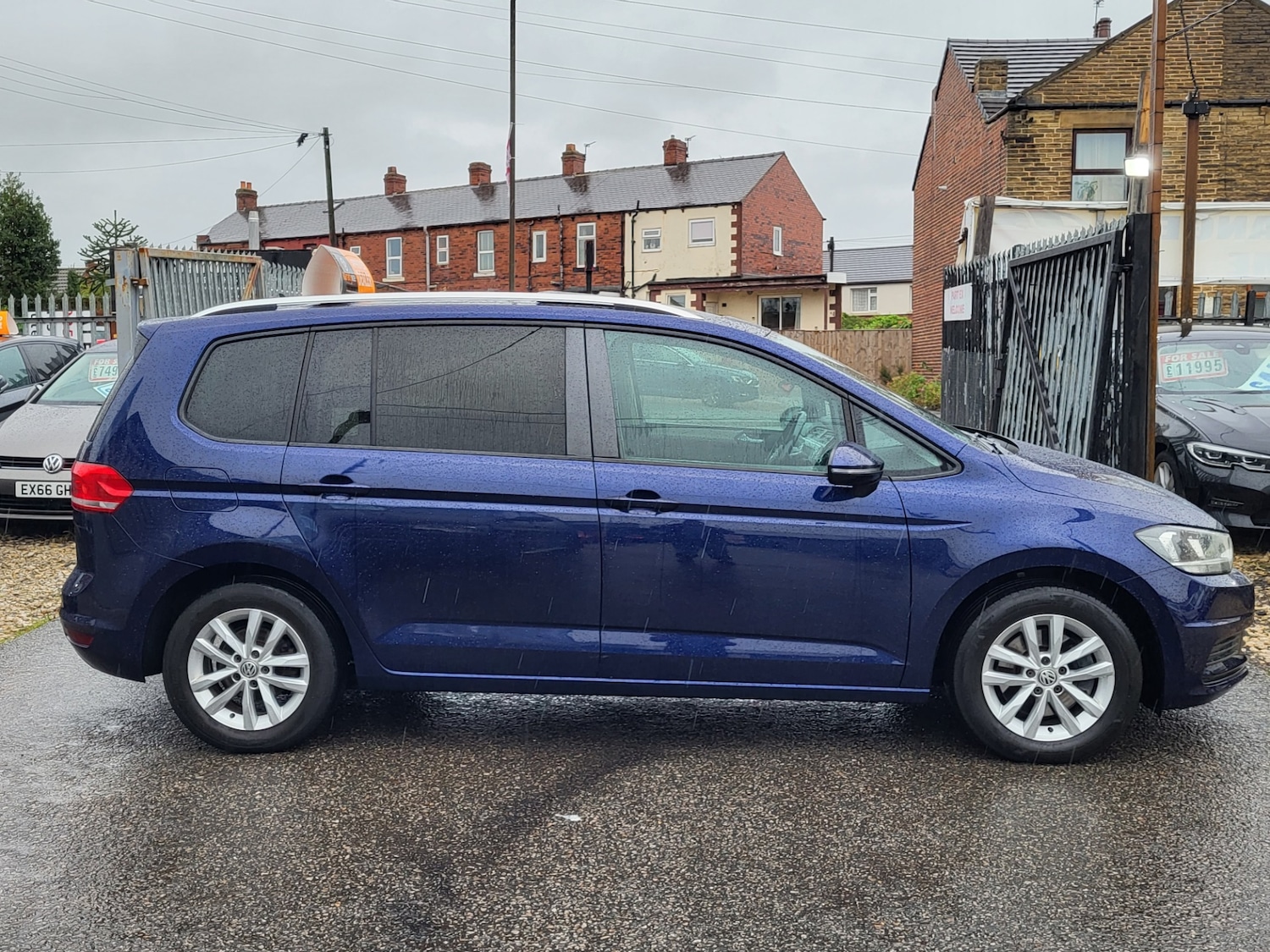 Used Volkswagen Touran 2017 for sale - 76958608: Photo 4