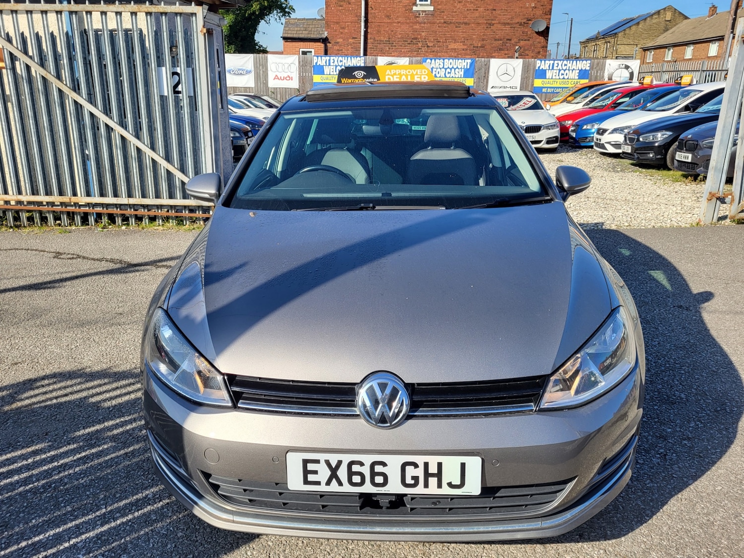 Used Volkswagen Golf 2016 for sale - 76962865: Photo 2
