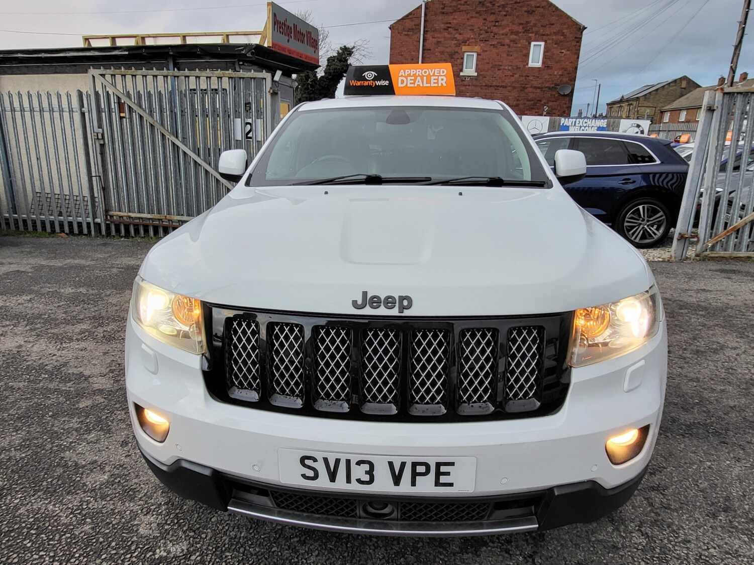 Used Jeep Grand Cherokee 2013 for sale - 76963177: Photo 2