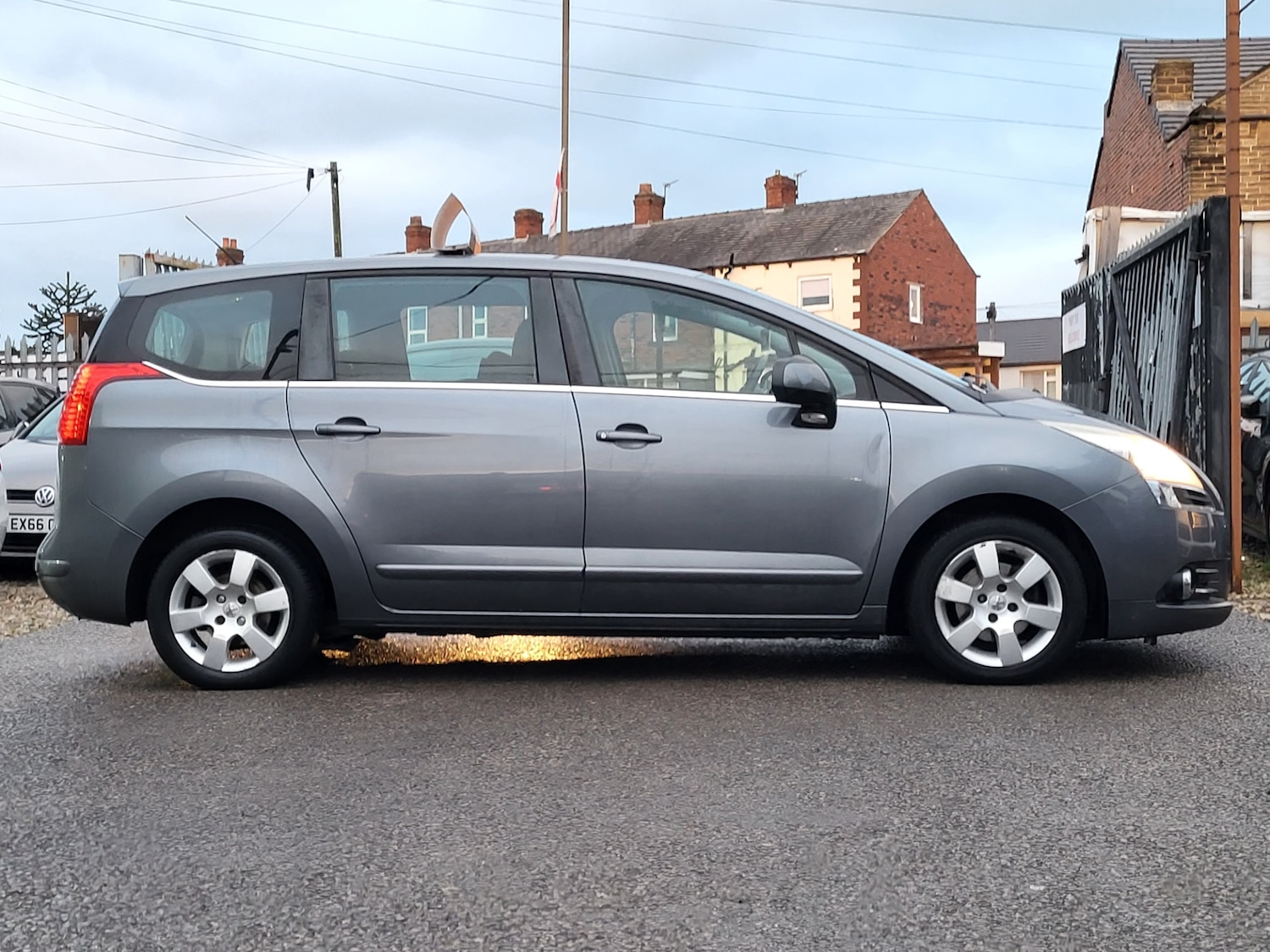 Used Peugeot 5008 2011 for sale - 77234681: Photo 16