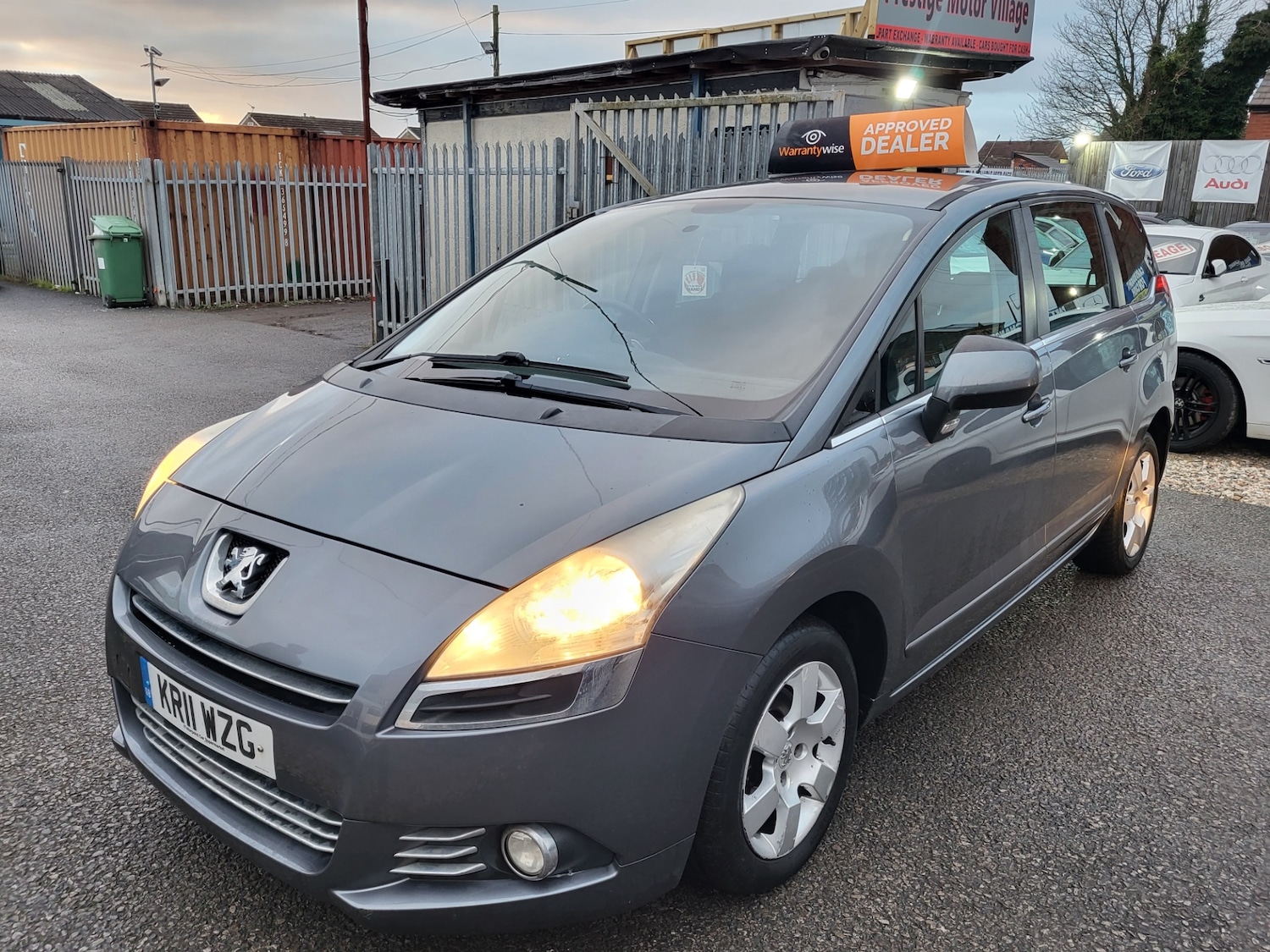 Used Peugeot 5008 2011 for sale - 77234681: Photo 28