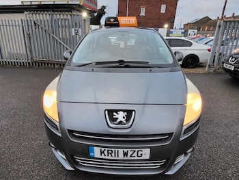Used Peugeot 5008 2011 for sale - 77234681: Photo